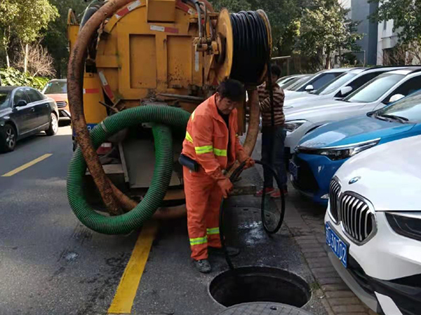 横沥排污管道清淤
