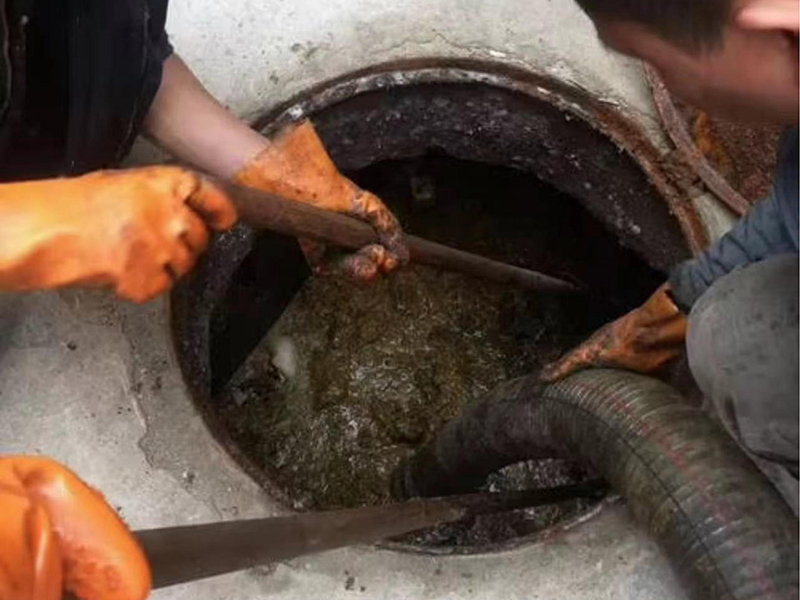 横沥清理化粪池时如何避免沼气的危害？